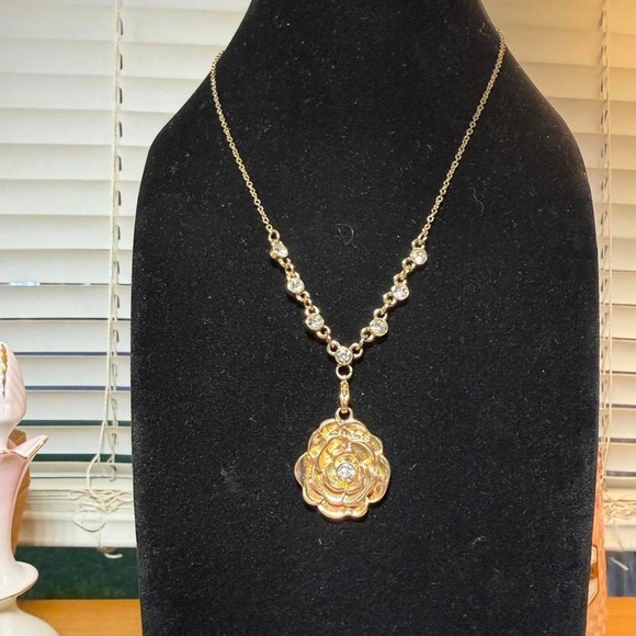 Romeo & Juliet Couture Jewelry - Gold rose pendant necklace with crystal accents